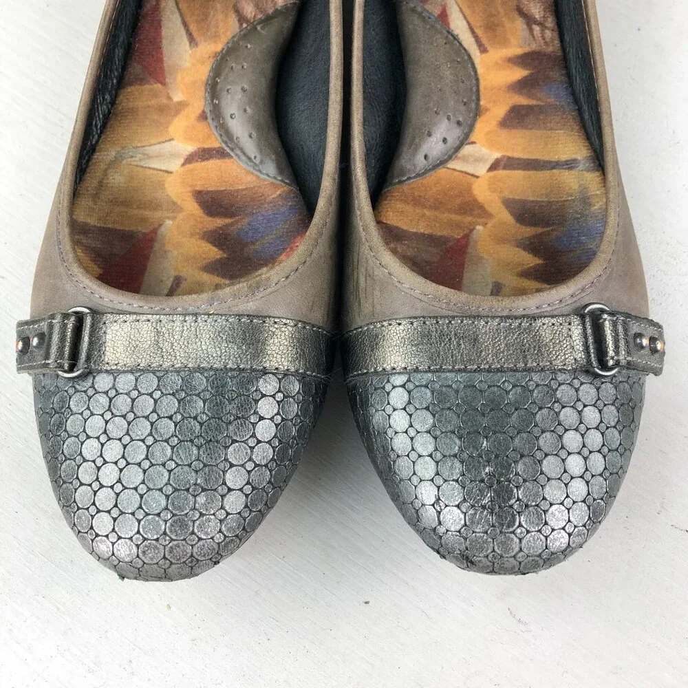 Born Women's Size 8 Masia Brown Leather Cap Toe Buckle Slip On Ballet Flats